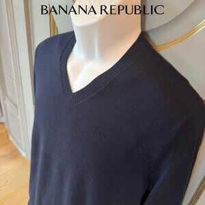 Banana Republic 100% Merino Wool V-Neck Sweater Size M